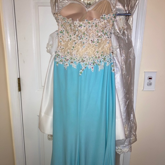 Gown - Picture 2 of 5